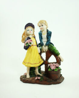 Resine Colour Girl and Boy Sitting on Wheel