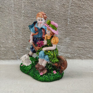 Resine Colour Boy and Girl Sitting on Cart