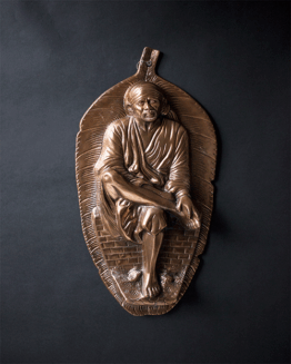 Metal Sai on leaf Wall Hanging